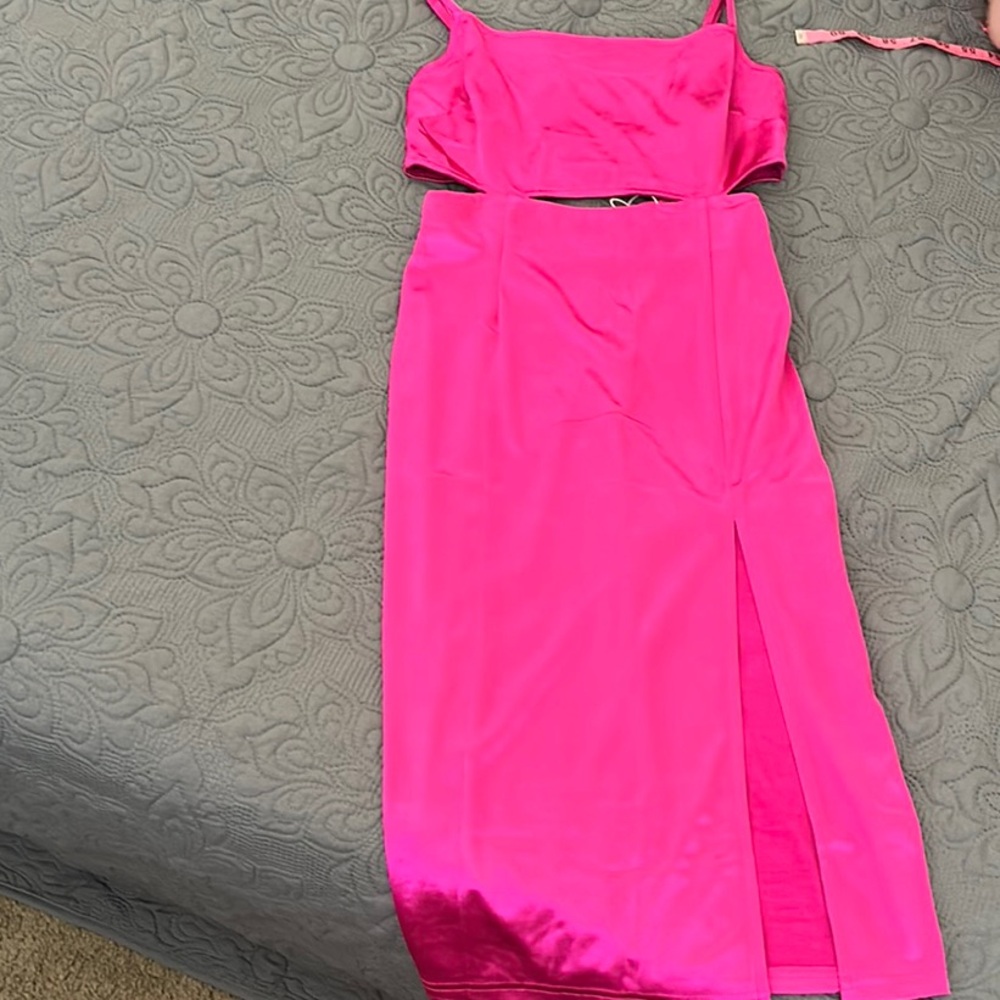 Chic Pink Sleeveless Midi Dress